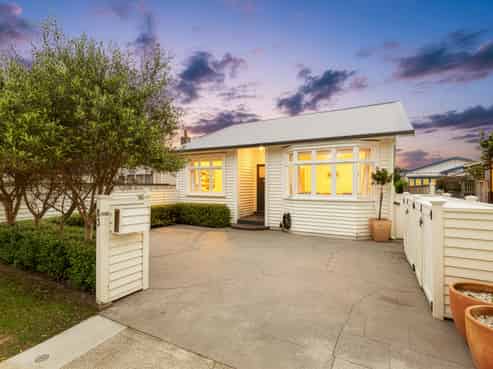 83 Miramar Avenue, Miramar