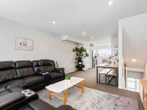 5/11 Ray Small Drive, Papakura