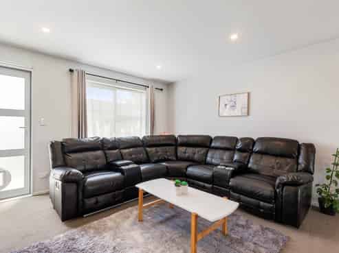5/11 Ray Small Drive, Papakura