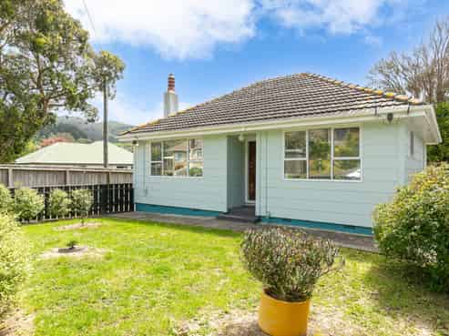 9 Kowhai Street, Tawa