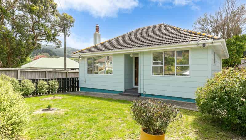 9 Kowhai Street, Tawa