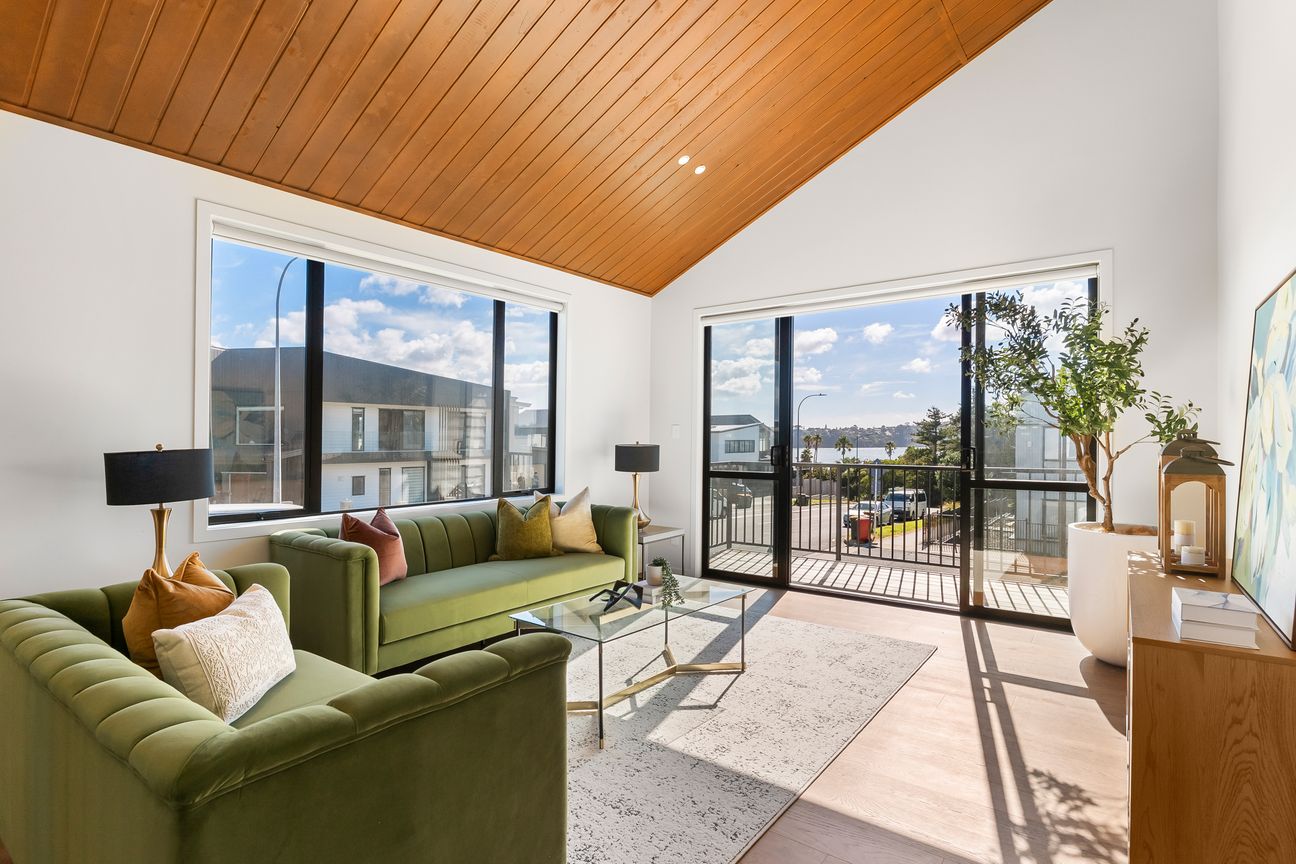 Scott Point's Grand Coastal Home - Mehr