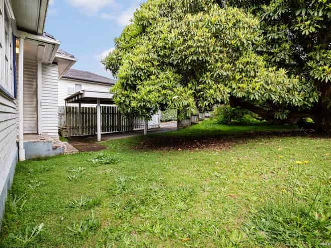 1/8 Hillsborough Road, Hillsborough