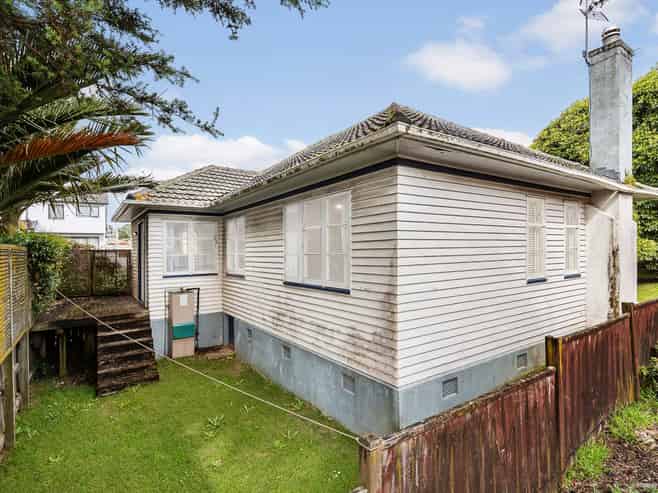 1/8 Hillsborough Road, Hillsborough