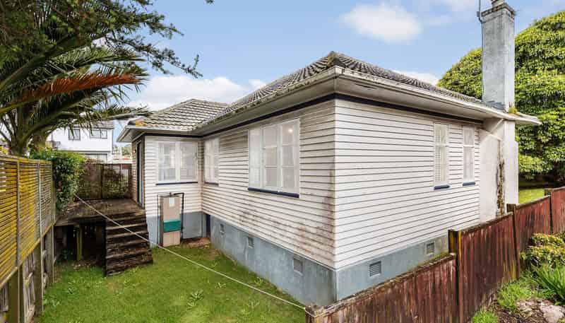 1/8 Hillsborough Road, Hillsborough
