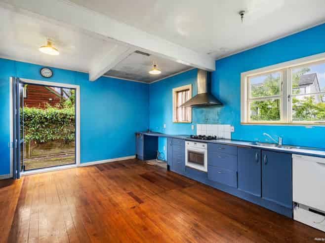 1/8 Hillsborough Road, Hillsborough