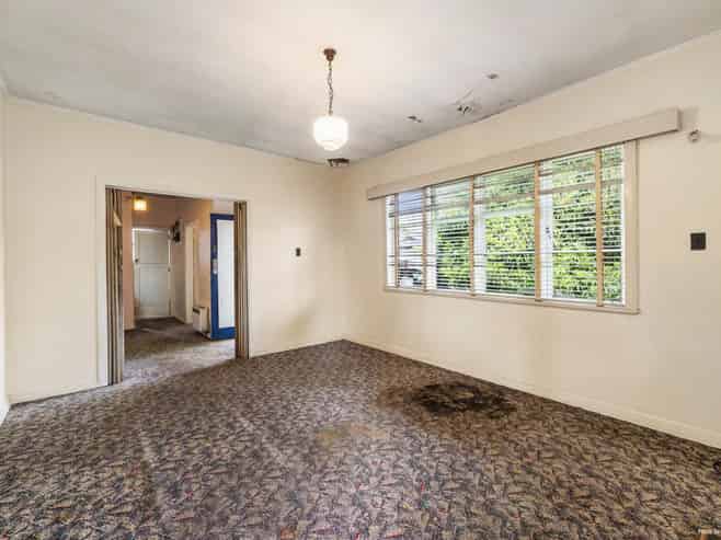 1/8 Hillsborough Road, Hillsborough