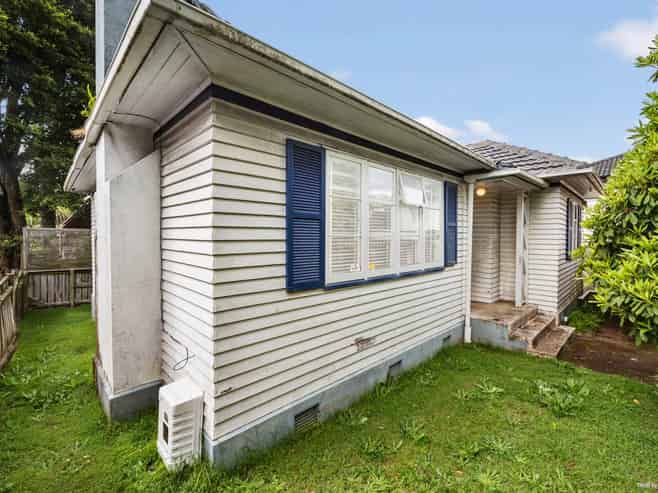 1/8 Hillsborough Road, Hillsborough