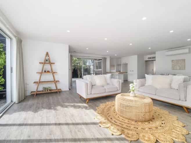 6 Holland Street, Glenholme