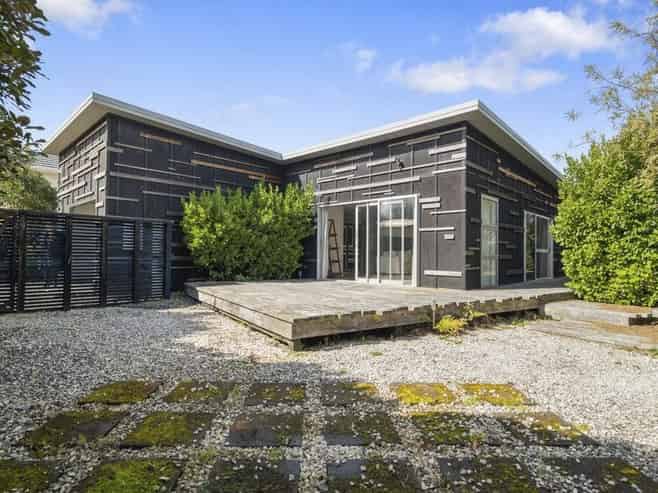 6 Holland Street, Glenholme