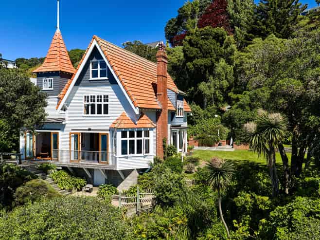 10 and 14 Fortification Road, Karaka Bays