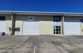 EXCEPTIONAL 373M² INDUSTRIAL UNIT
