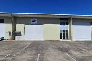 EXCEPTIONAL 373M² INDUSTRIAL UNIT
