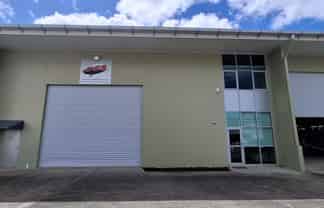 EXCEPTIONAL 373M² INDUSTRIAL UNIT

 
