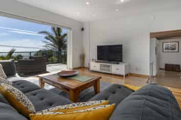 13 Karekare Road, RAUMATI SOUTH