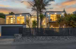 13 Karekare Road, RAUMATI SOUTH