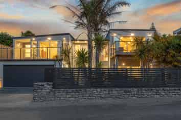 13 Karekare Road, RAUMATI SOUTH