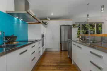 13 Karekare Road, RAUMATI SOUTH