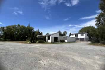 19-23 Peters Street, Hinds