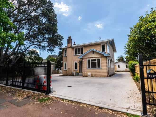 1021 Great North Road, Point Chevalier