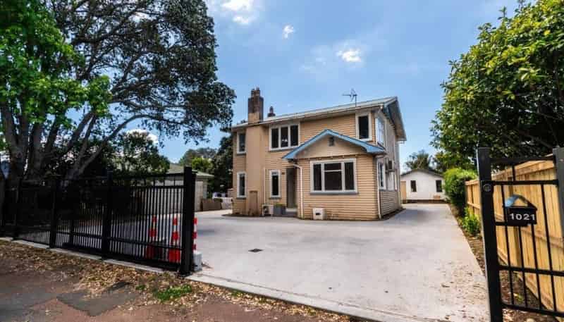 1021 Great North Road, Point Chevalier