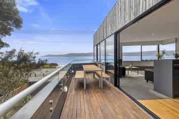 87 Marine Parade, Seatoun