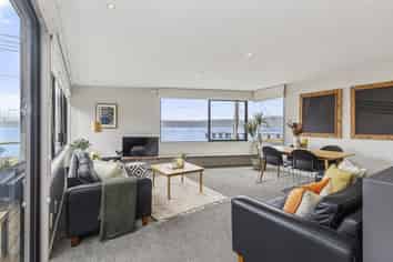 87 Marine Parade, Seatoun