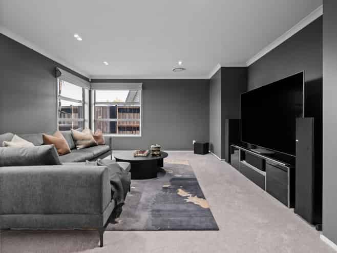 140 Saint James Drive, Huntington