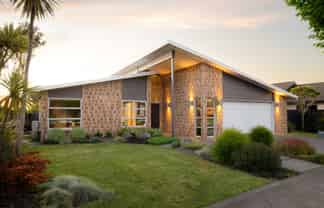 140 Saint James Drive, Huntington