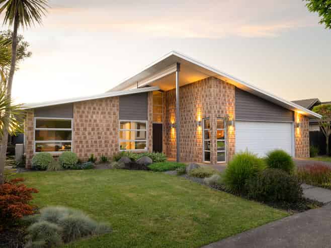 140 Saint James Drive, Huntington