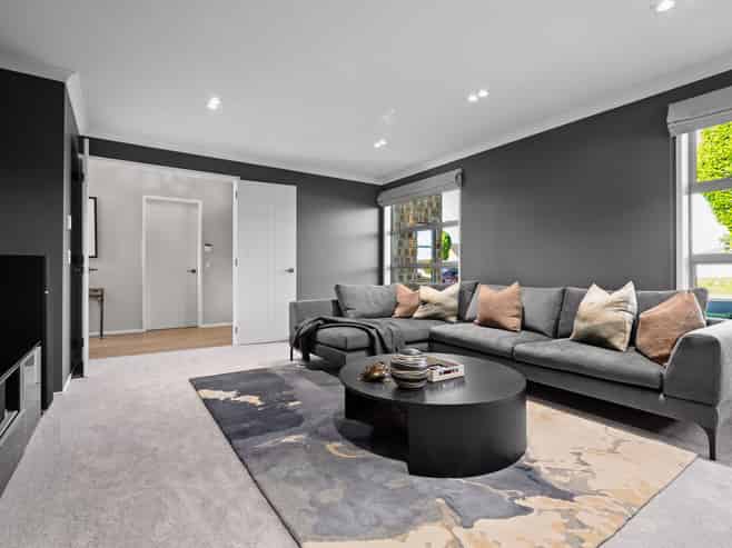 140 Saint James Drive, Huntington