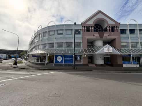 Office or retail - Take your pick!