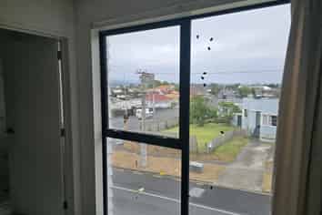 B,C,D/1 Scout Ave, Three Kings