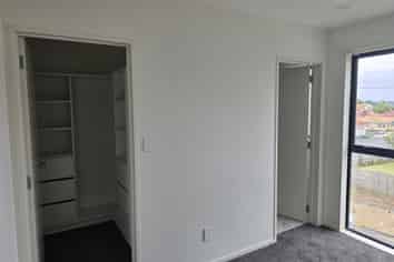 B,C,D/1 Scout Ave, Three Kings