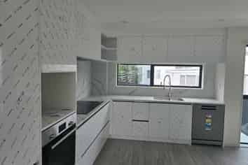 B,C,D/1 Scout Ave, Three Kings