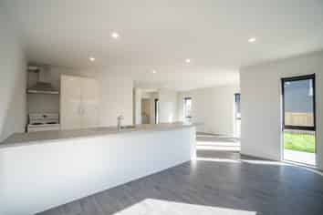 962C Tremaine Avenue, Roslyn