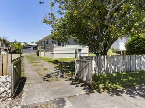 27 Becker Drive, Weymouth