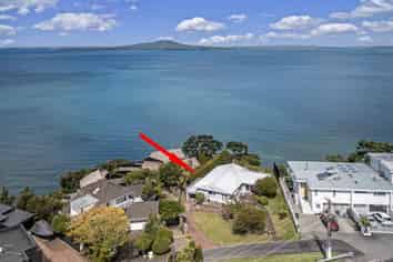 49 Beach Road, Castor Bay