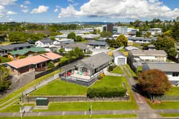 100 Windermere Drive, Poike