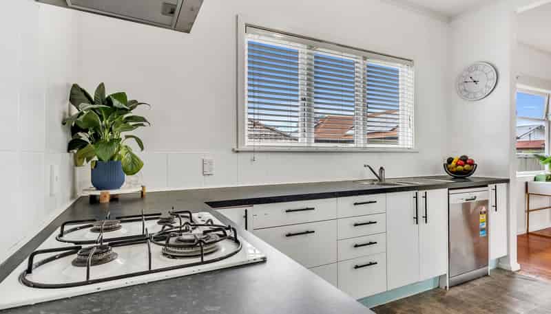 911 Rangiora Street, Mahora