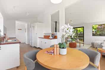 12 Matthew Place, Kawaha Point