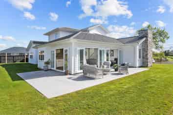 9 Day Road, Patumahoe