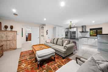 1 Waldorf Crescent, Orewa