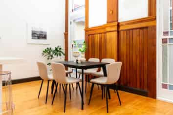 2/235 Adelaide Road, Newtown