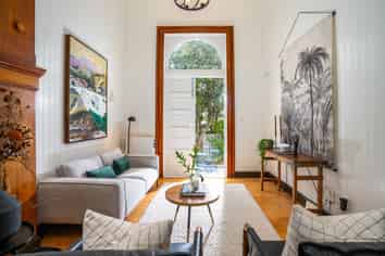 2/235 Adelaide Road, Newtown