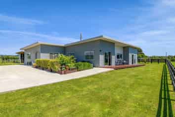 43 Carrs Road, URENUI