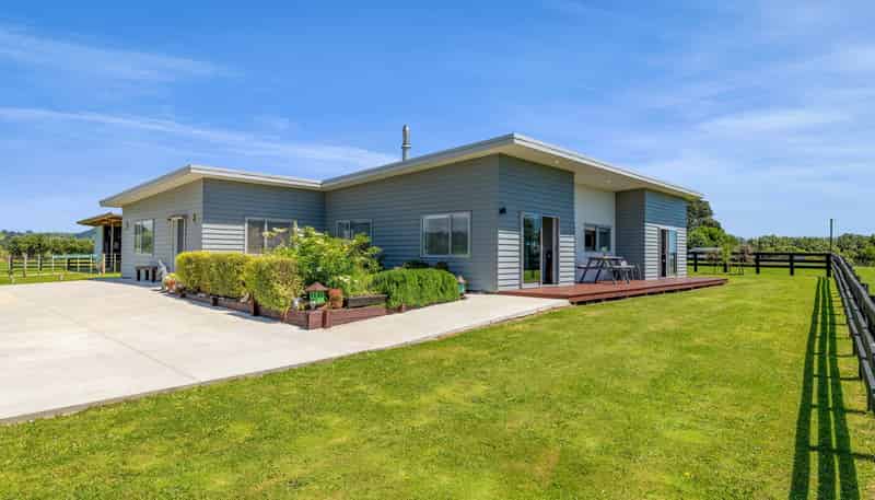 43 Carrs Road, URENUI
