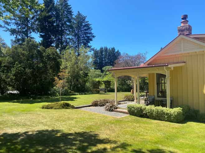 697 Leader Road East, Cheviot