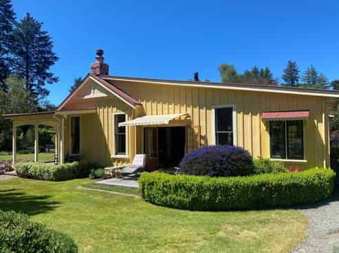 697 Leader Road East, Cheviot