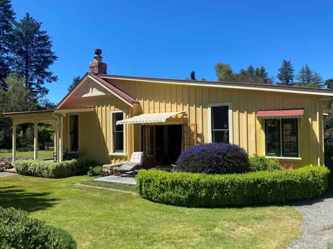 697 Leader Road East, Cheviot